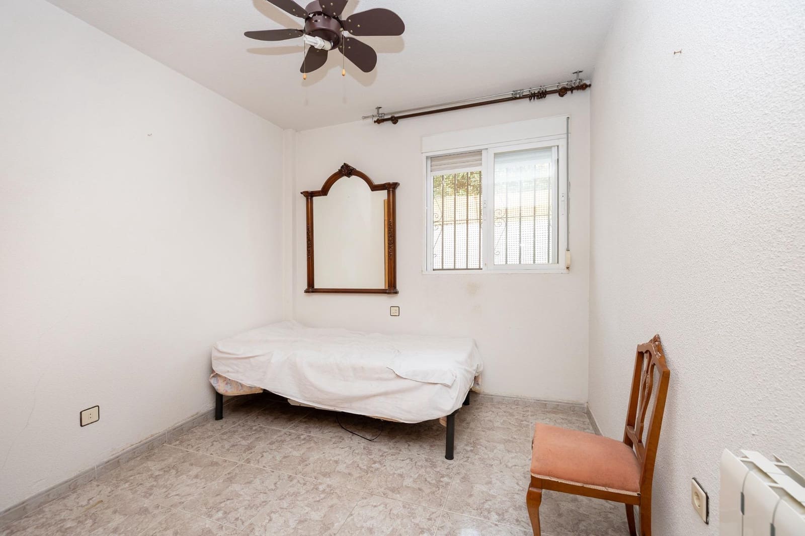 4 bedroom Villa for sale in Otura with pool garage - € 349,500 (Ref: 9715157)