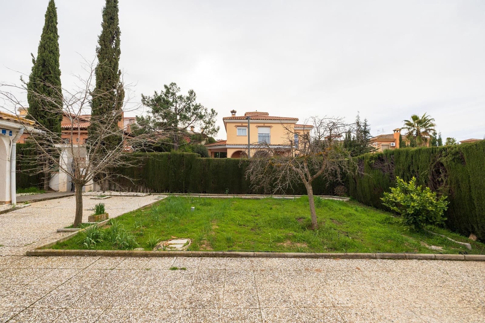 4 bedroom Villa for sale in Otura with pool garage - € 349,500 (Ref: 9715157)