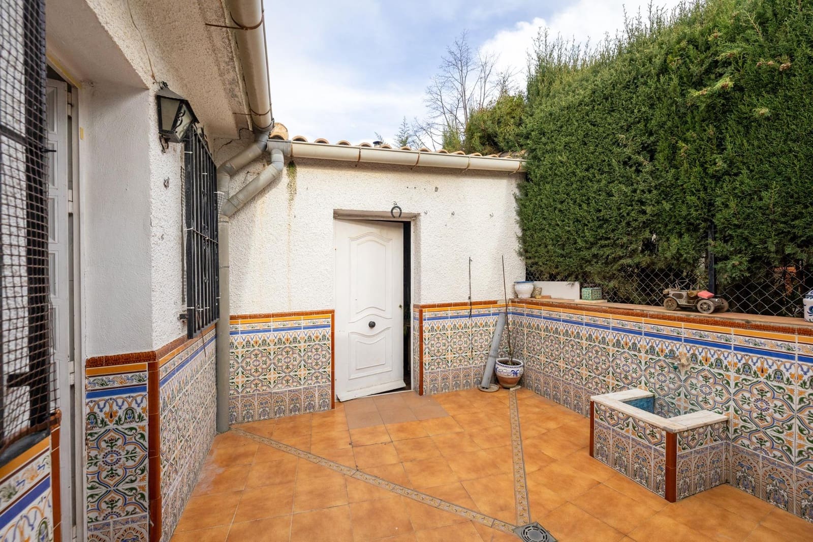 4 bedroom Villa for sale in Otura with pool garage - € 349,500 (Ref: 9715157)