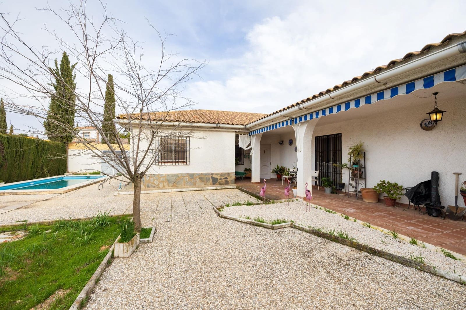 4 bedroom Villa for sale in Otura with pool garage - € 349,500 (Ref: 9715157)