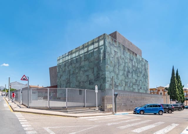 Casa de 4 habitaciones en Peligros en venta con garaje - 349.000 € (Ref: 9715160)