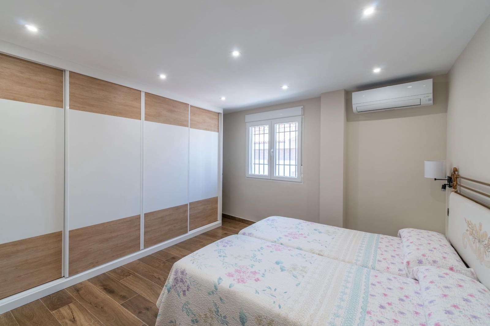 Casa de 4 habitaciones en Peligros en venta con garaje - 349.000 € (Ref: 9715160)