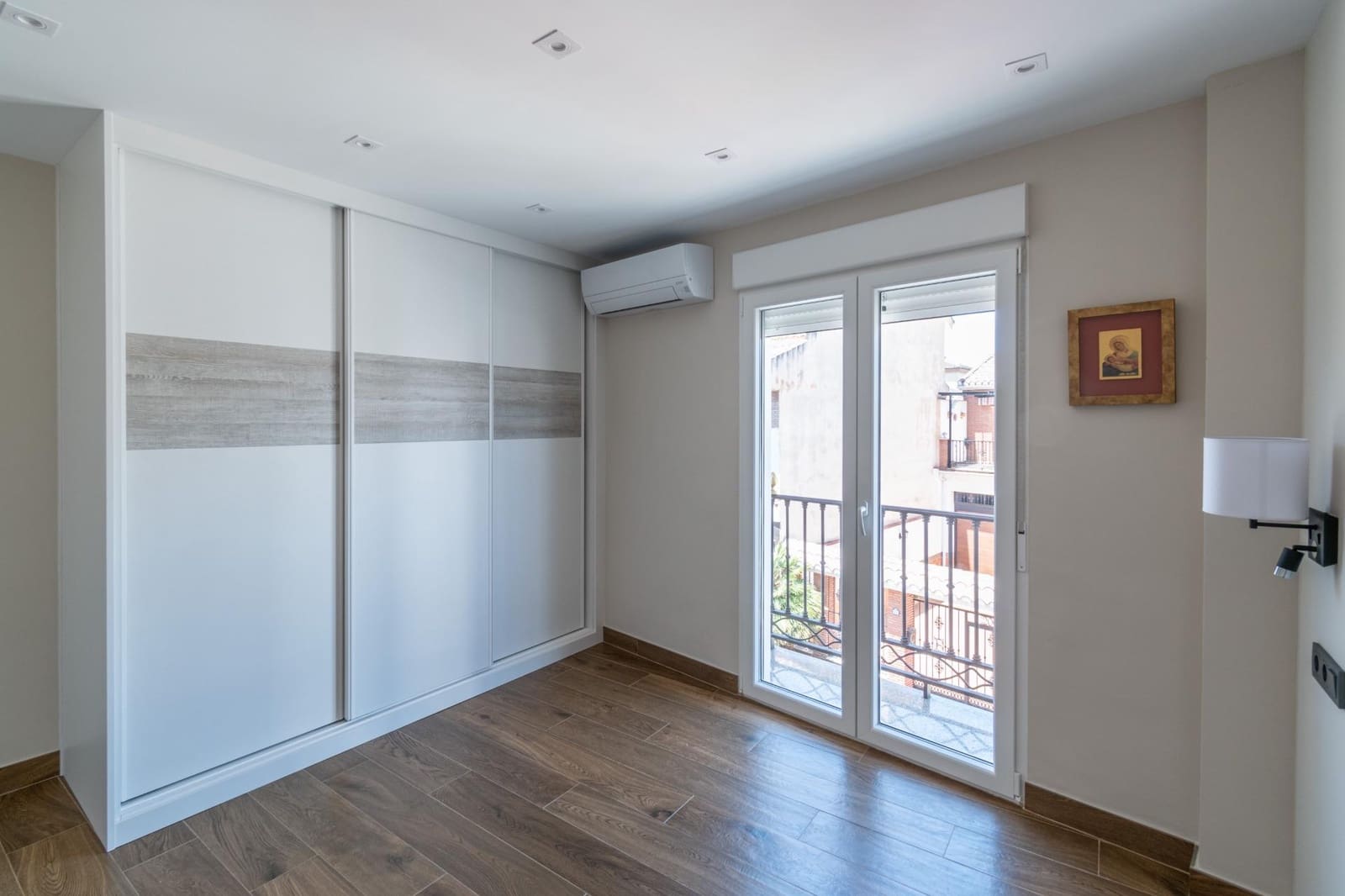 Casa de 4 habitaciones en Peligros en venta con garaje - 349.000 € (Ref: 9715160)