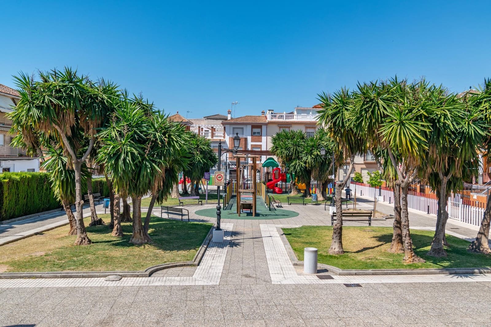 Casa de 4 habitaciones en Peligros en venta con garaje - 349.000 € (Ref: 9715160)