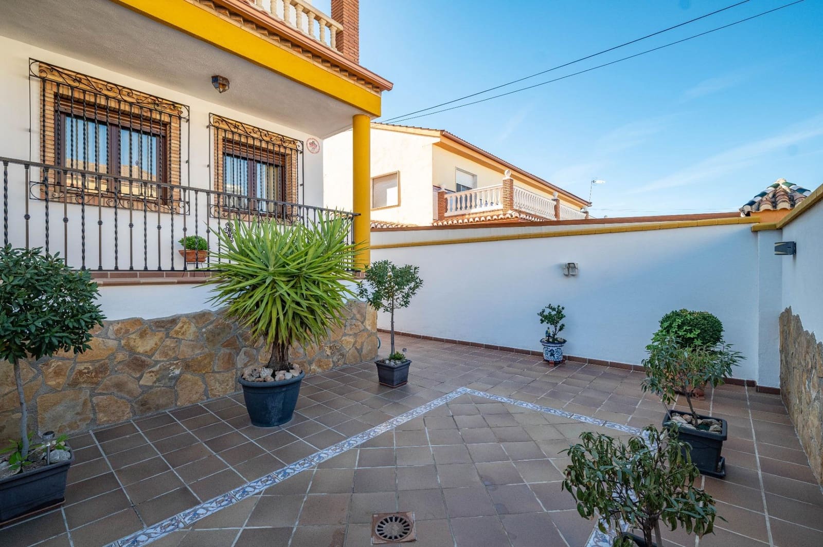 3 bedroom Villa for sale in Albolote with pool garage - € 455,000 (Ref: 9715161)