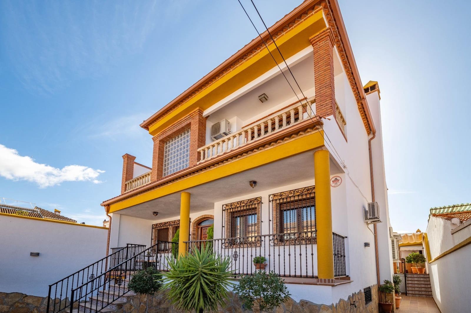 3 bedroom Villa for sale in Albolote with pool garage - € 455,000 (Ref: 9715161)