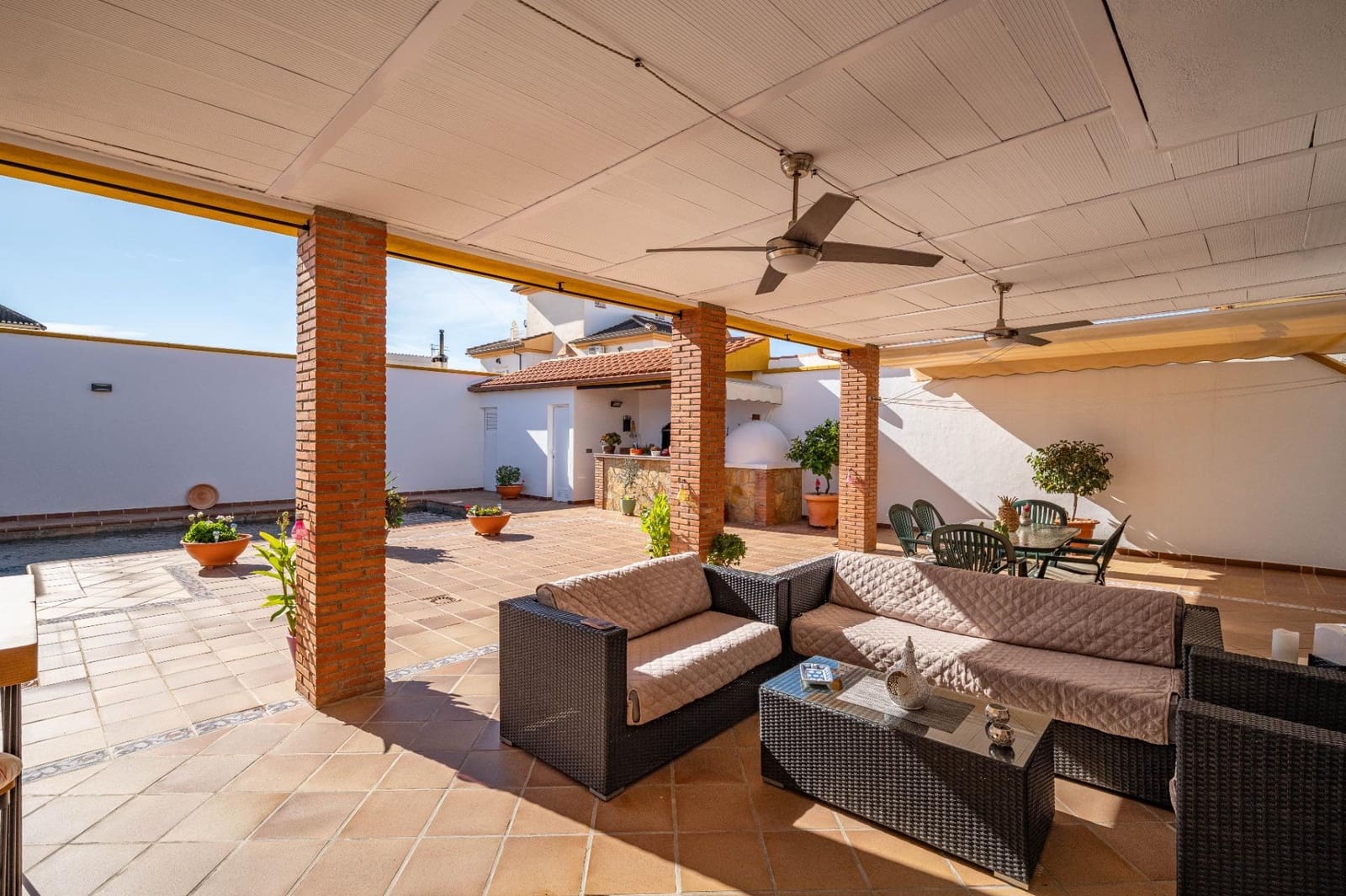 3 bedroom Villa for sale in Albolote with pool garage - € 455,000 (Ref: 9715161)