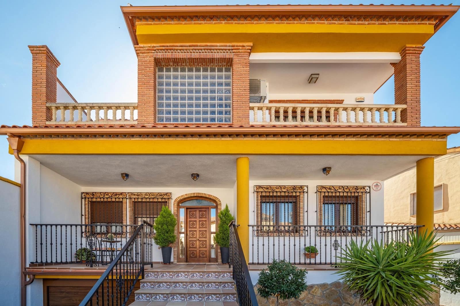 3 bedroom Villa for sale in Albolote with pool garage - € 455,000 (Ref: 9715161)