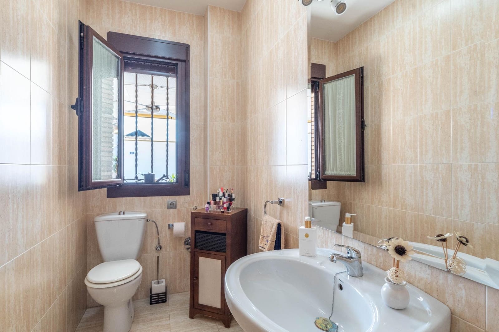 3 bedroom Villa for sale in Albolote with pool garage - € 455,000 (Ref: 9715161)