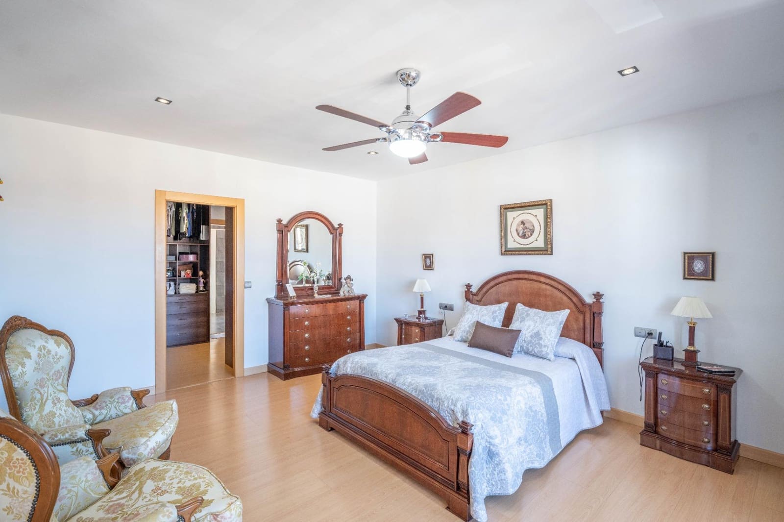 3 bedroom Villa for sale in Albolote with pool garage - € 455,000 (Ref: 9715161)