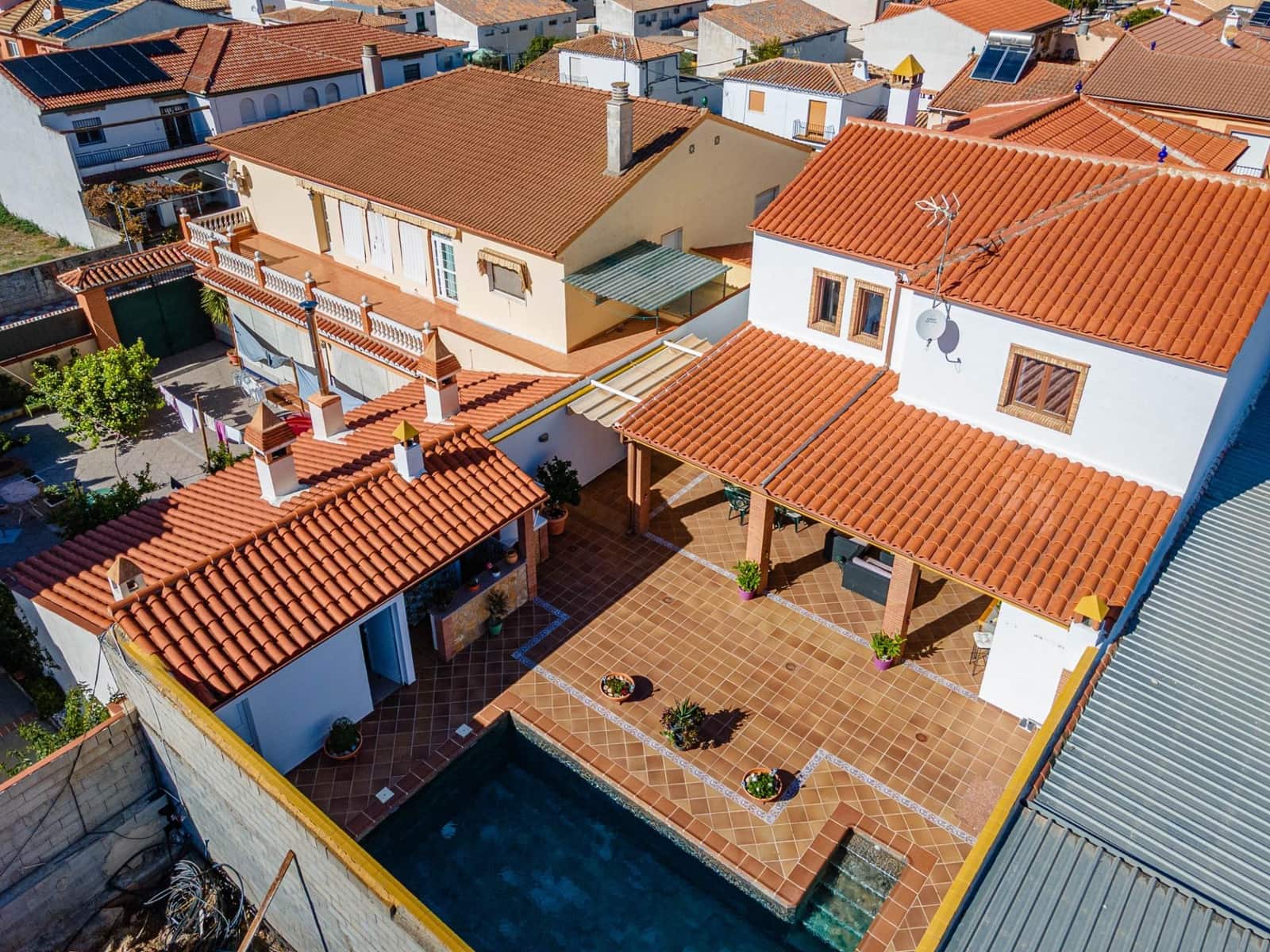 3 bedroom Villa for sale in Albolote with pool garage - € 455,000 (Ref: 9715161)