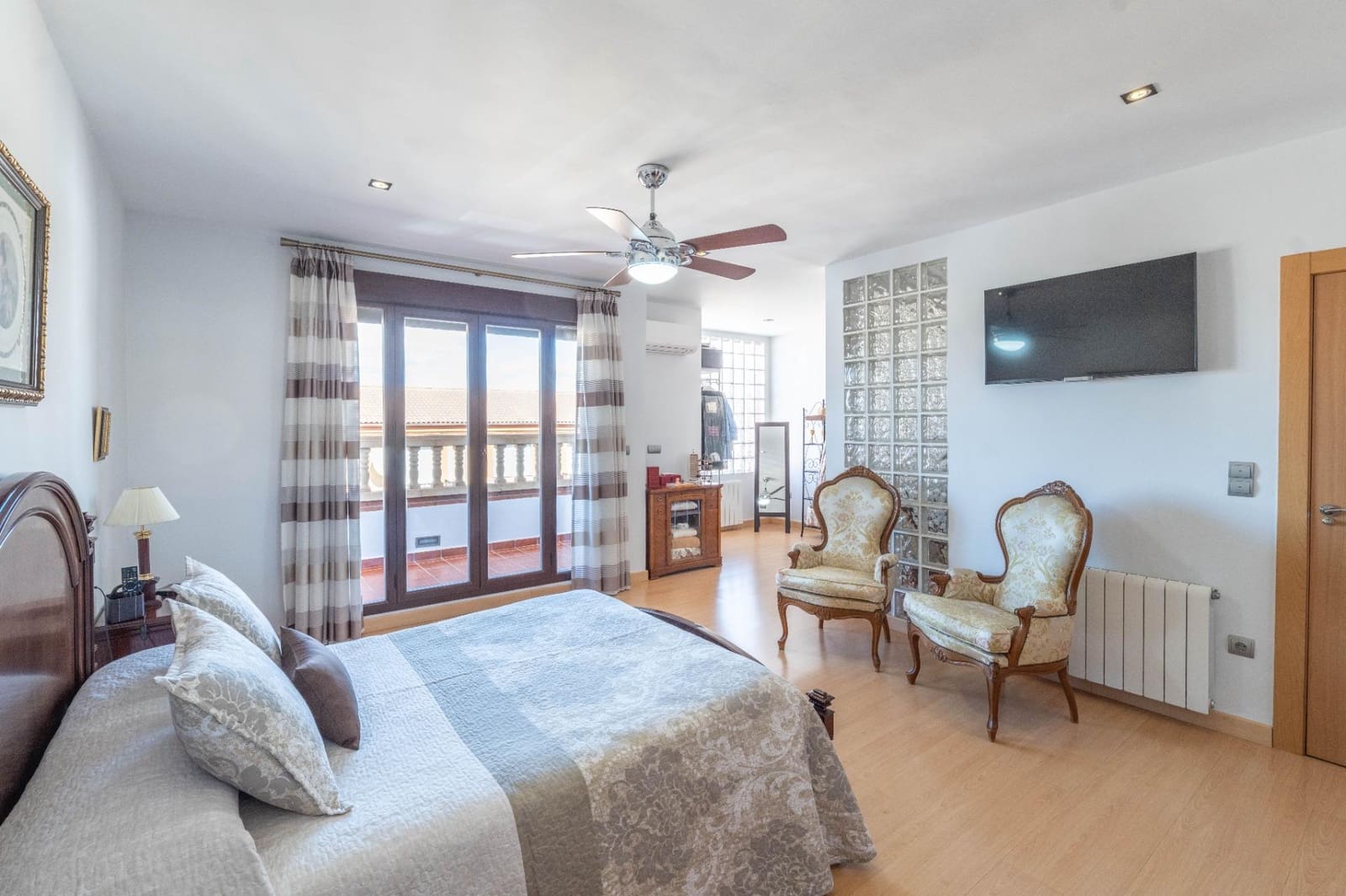 3 bedroom Villa for sale in Albolote with pool garage - € 455,000 (Ref: 9715161)