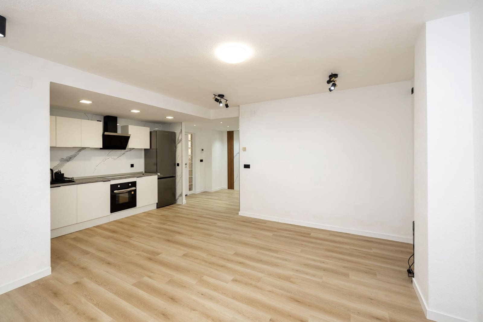 3 bedroom Flat for sale in Granada city with garage - € 226,000 (Ref: 9720217)