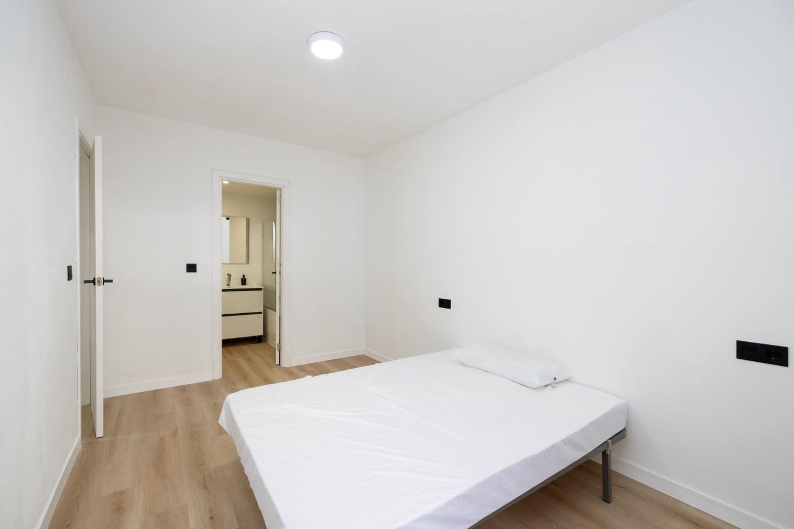 3 bedroom Flat for sale in Granada city with garage - € 226,000 (Ref: 9720217)