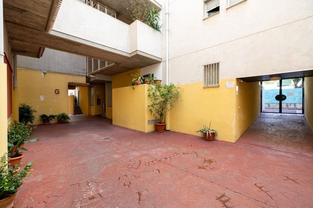 3 Zimmer Wohnung zu verkaufen in Granada Stadt mit Garage - 226.000 € (Ref: 9720217)
