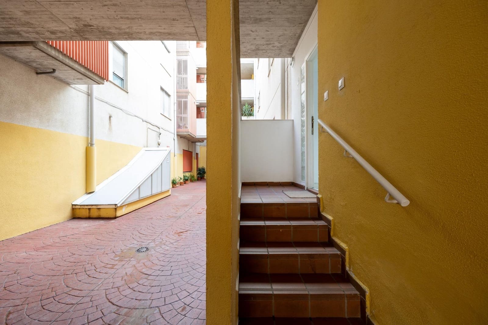 3 bedroom Flat for sale in Granada city with garage - € 226,000 (Ref: 9720217)