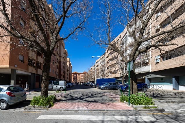 3 Zimmer Wohnung zu verkaufen in Granada Stadt mit Garage - 226.000 € (Ref: 9720217)