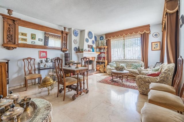 6 quarto Moradia para venda em Vegas del Genil com piscina garagem - 695 000 € (Ref: 9720220)