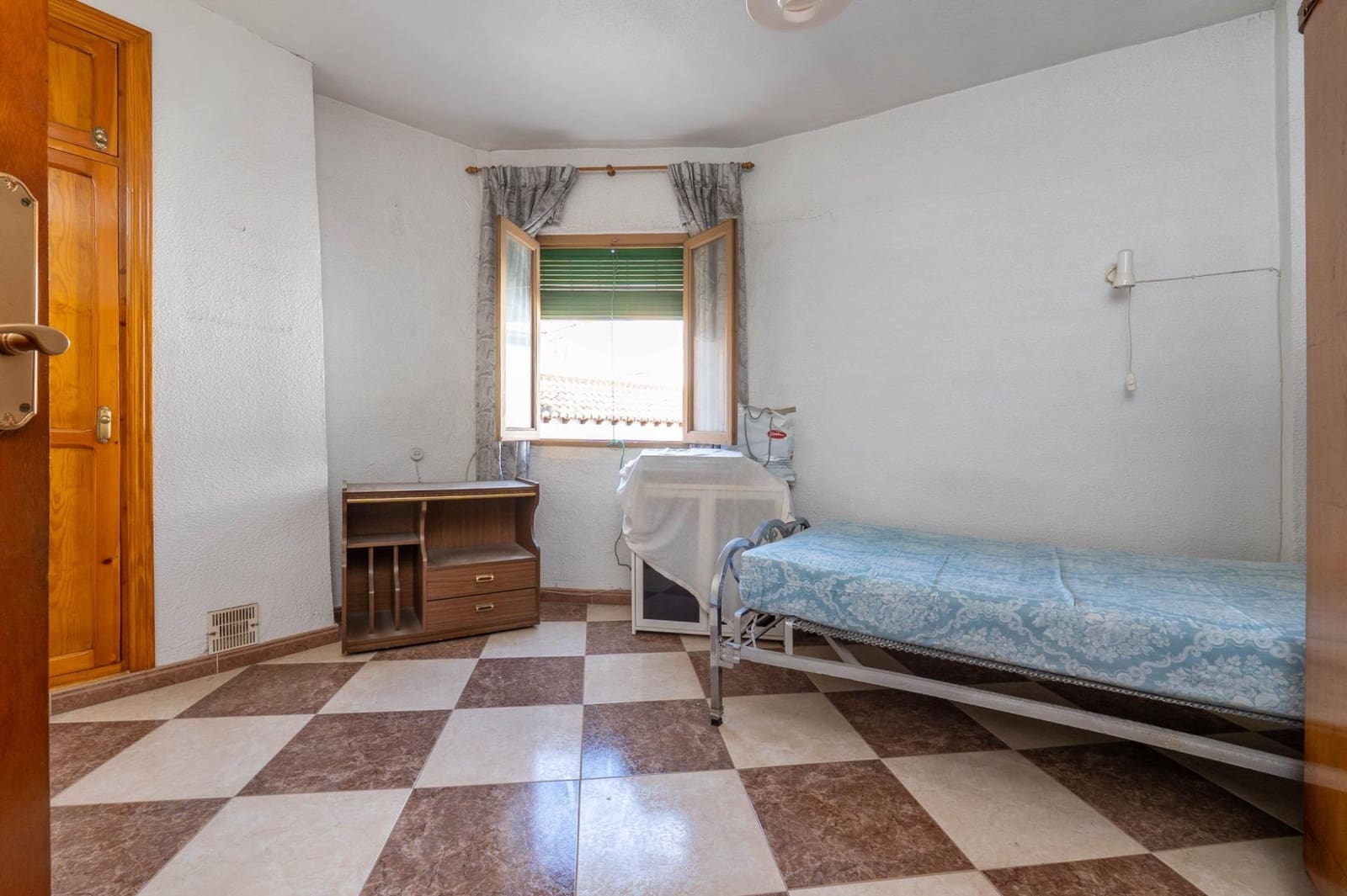 4 soveværelse Byhus til salg i Padul med garage - € 109.000 (Ref: 9720221)