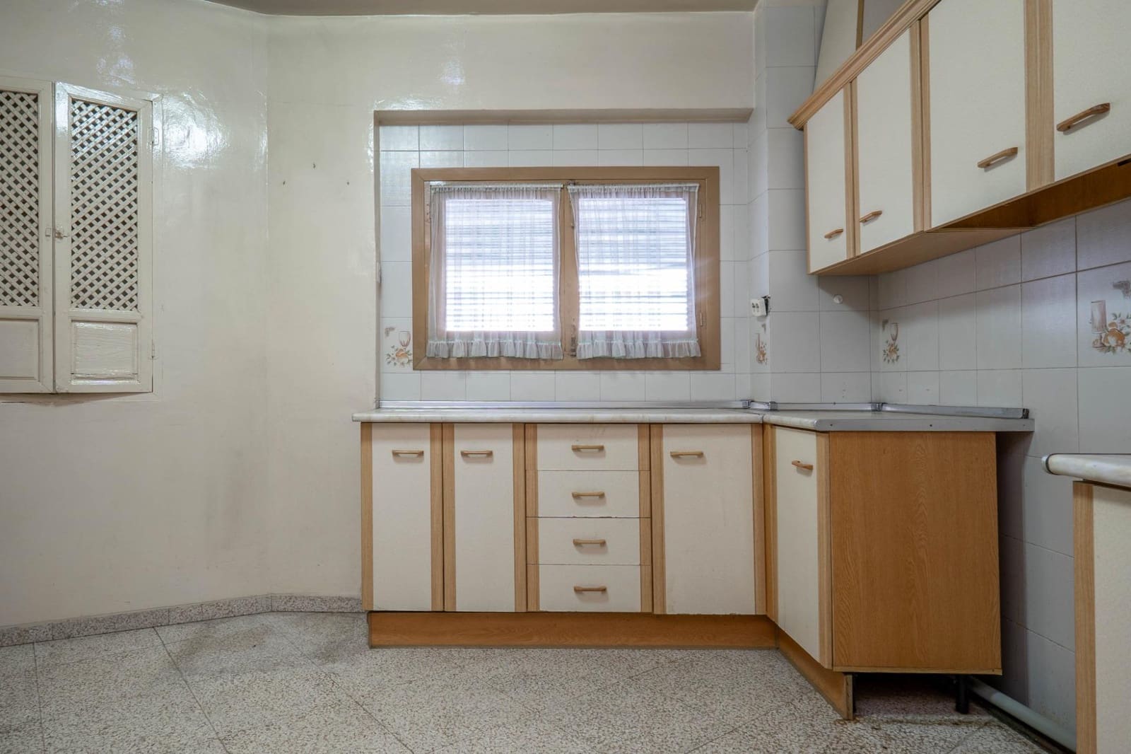 4 soveværelse Byhus til salg i Padul med garage - € 109.000 (Ref: 9720221)