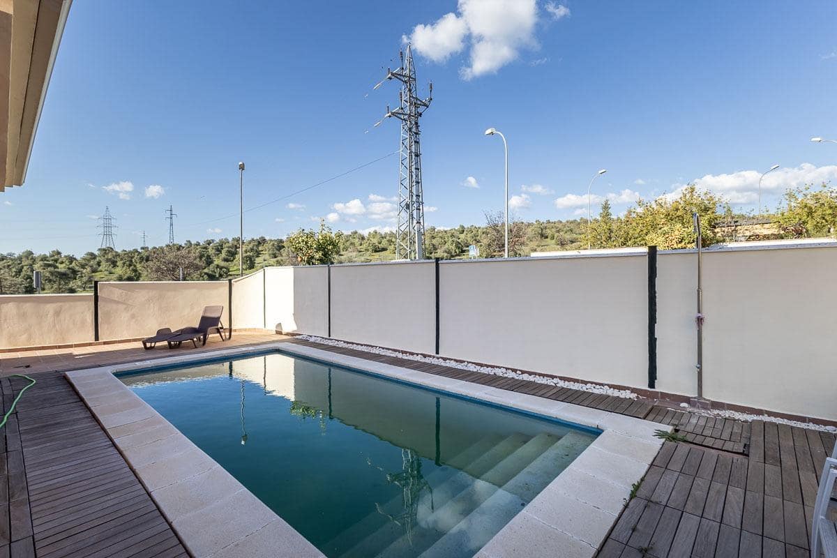 Pareado de 3 habitaciones en Huétor Vega en venta con piscina garaje - 595.000 € (Ref: 9722184)