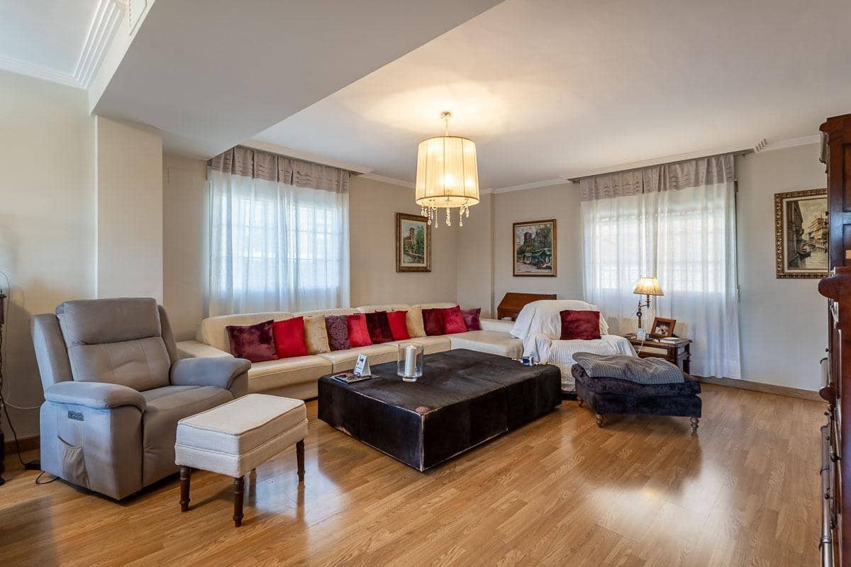 Pareado de 3 habitaciones en Huétor Vega en venta con piscina garaje - 595.000 € (Ref: 9722184)