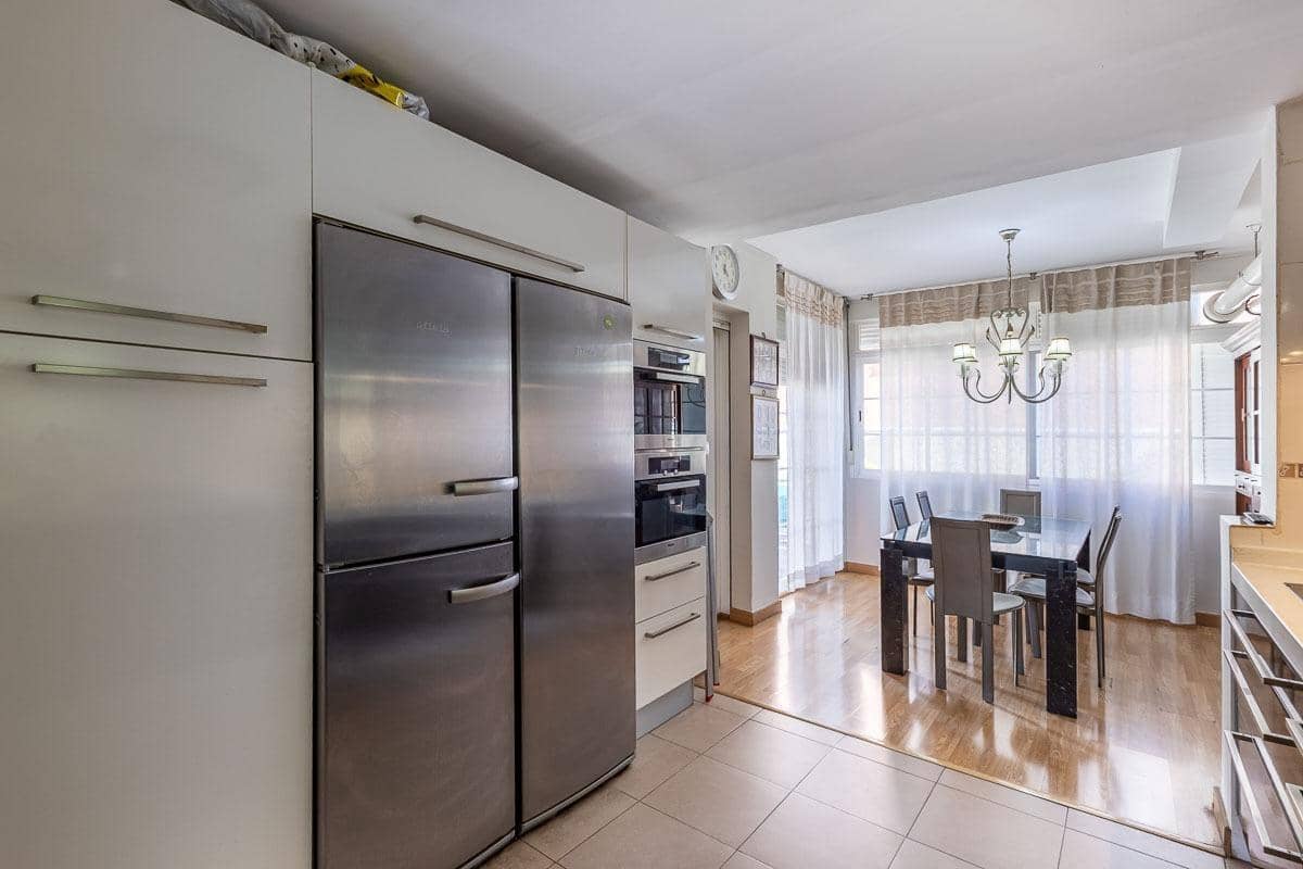 Pareado de 3 habitaciones en Huétor Vega en venta con piscina garaje - 595.000 € (Ref: 9722184)