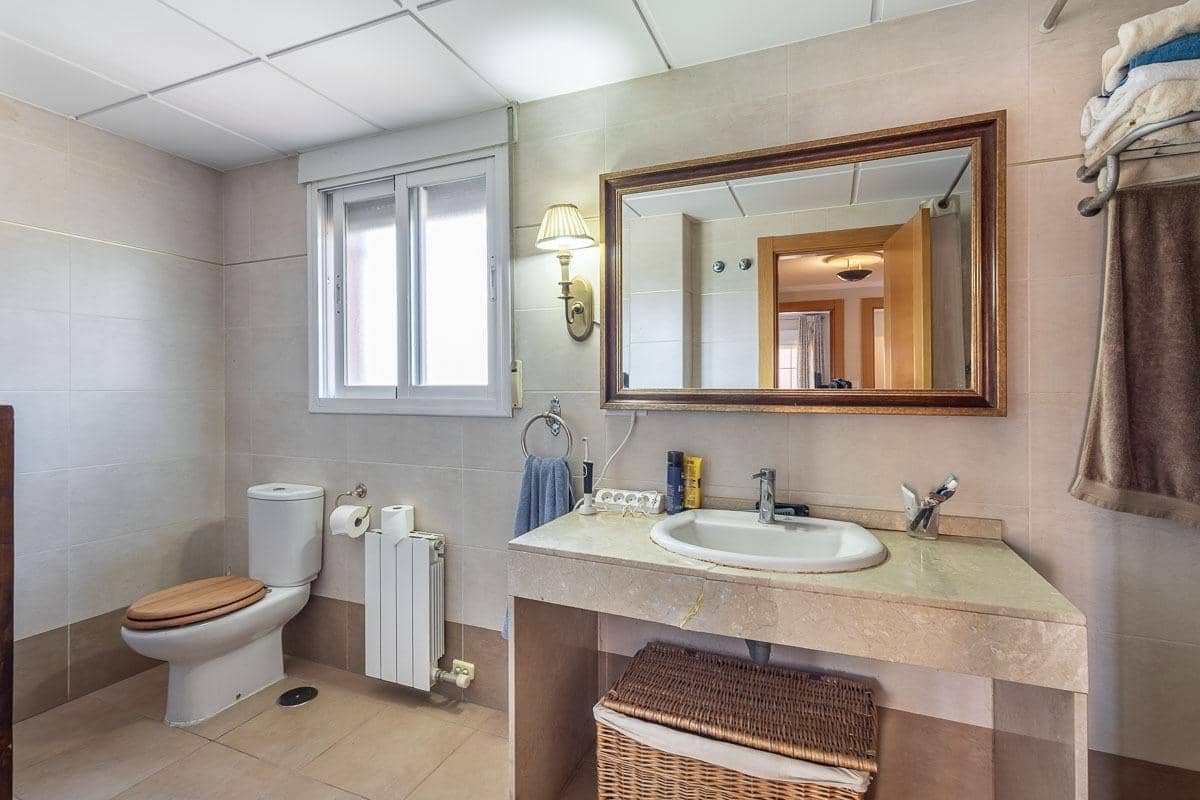 Pareado de 3 habitaciones en Huétor Vega en venta con piscina garaje - 595.000 € (Ref: 9722184)