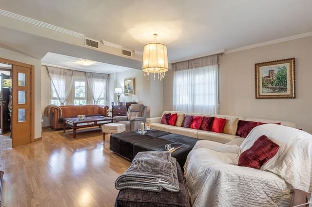 3 slaapkamer Halfvrijstaande villa te koop in Huétor Vega met zwembad garage - € 595.000 (Ref: 9722184)