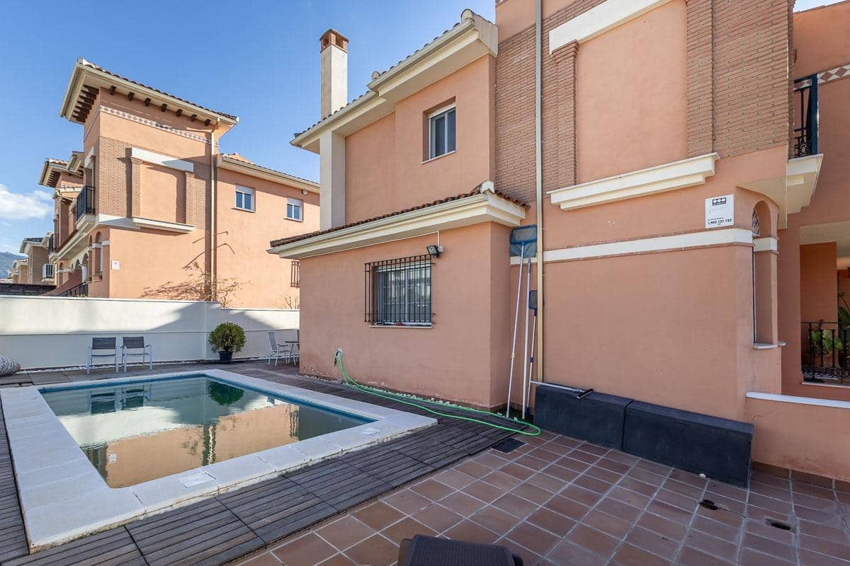 Pareado de 3 habitaciones en Huétor Vega en venta con piscina garaje - 595.000 € (Ref: 9722184)