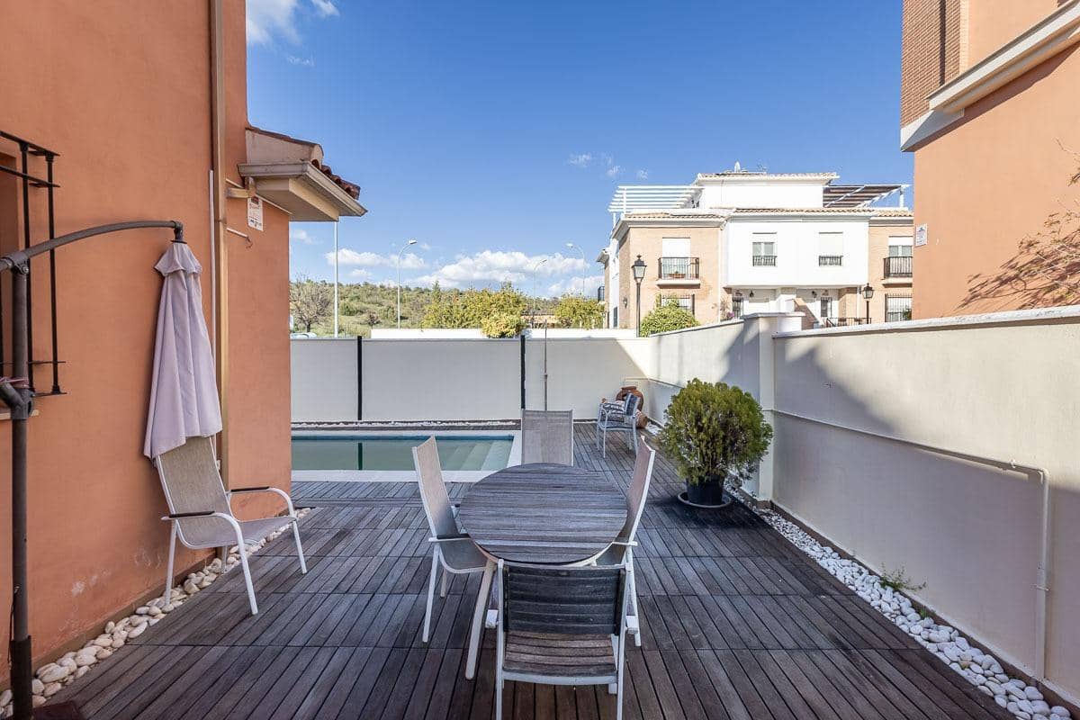 Pareado de 3 habitaciones en Huétor Vega en venta con piscina garaje - 595.000 € (Ref: 9722184)