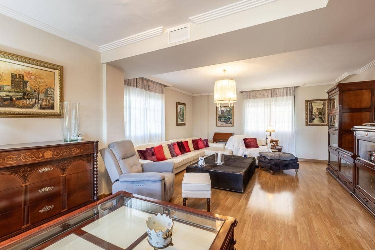 Pareado de 3 habitaciones en Huétor Vega en venta con piscina garaje - 595.000 € (Ref: 9722184)