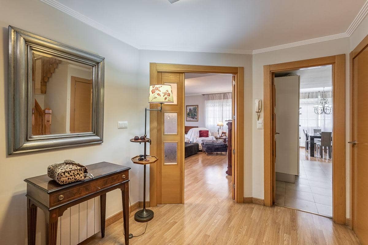 Pareado de 3 habitaciones en Huétor Vega en venta con piscina garaje - 595.000 € (Ref: 9722184)