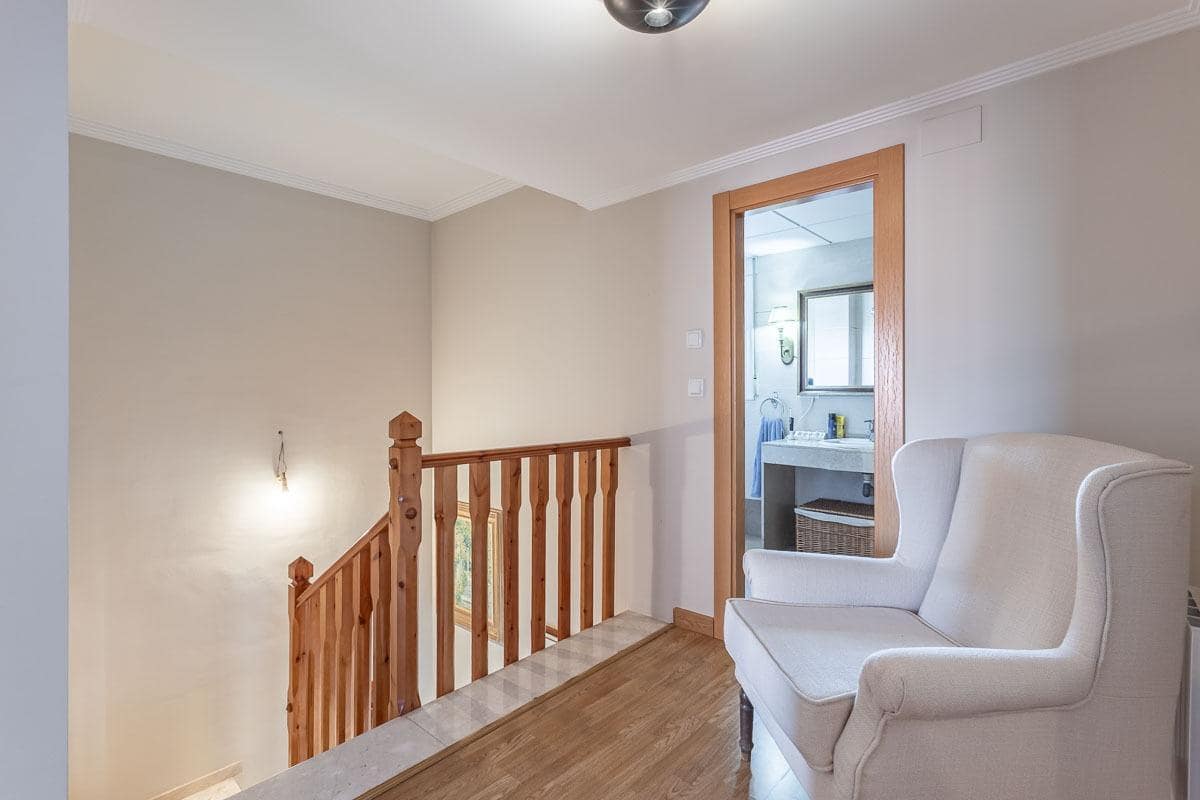 Pareado de 3 habitaciones en Huétor Vega en venta con piscina garaje - 595.000 € (Ref: 9722184)