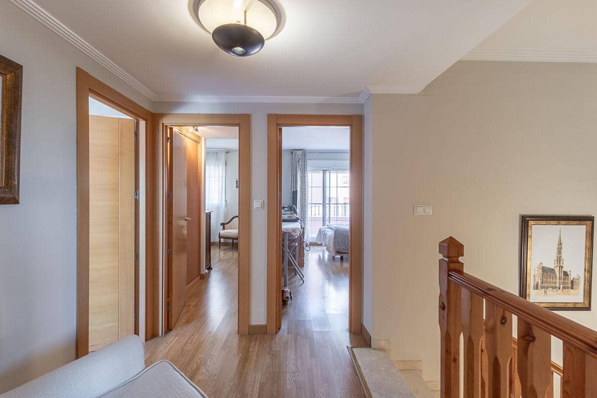 Pareado de 3 habitaciones en Huétor Vega en venta con piscina garaje - 595.000 € (Ref: 9722184)