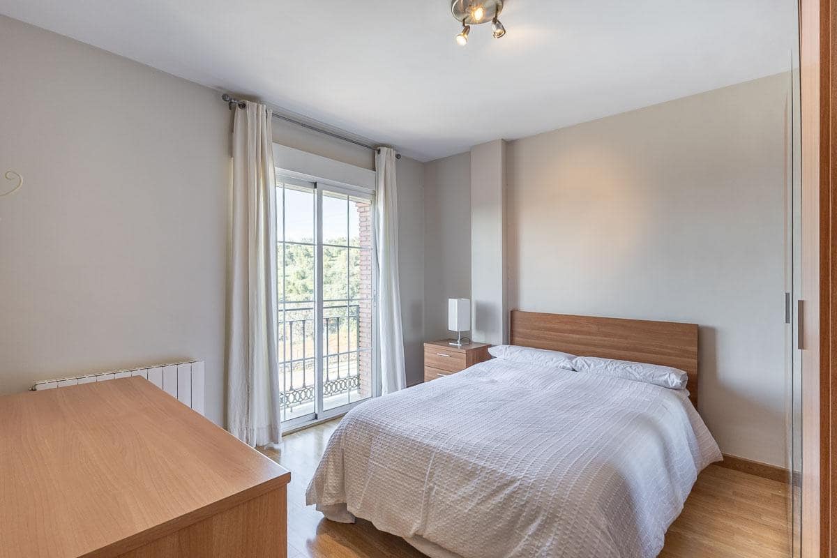 Pareado de 3 habitaciones en Huétor Vega en venta con piscina garaje - 595.000 € (Ref: 9722184)