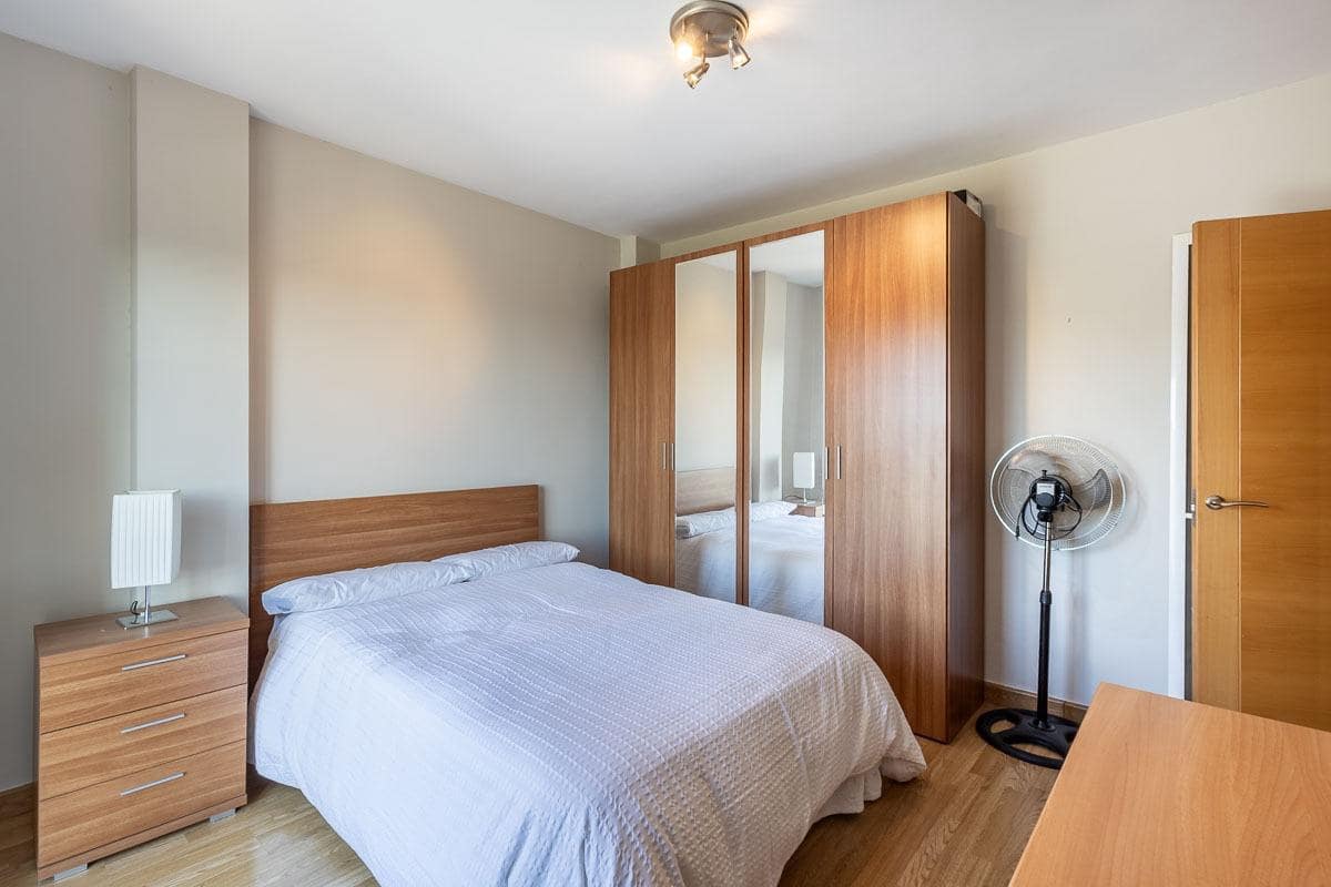 Pareado de 3 habitaciones en Huétor Vega en venta con piscina garaje - 595.000 € (Ref: 9722184)