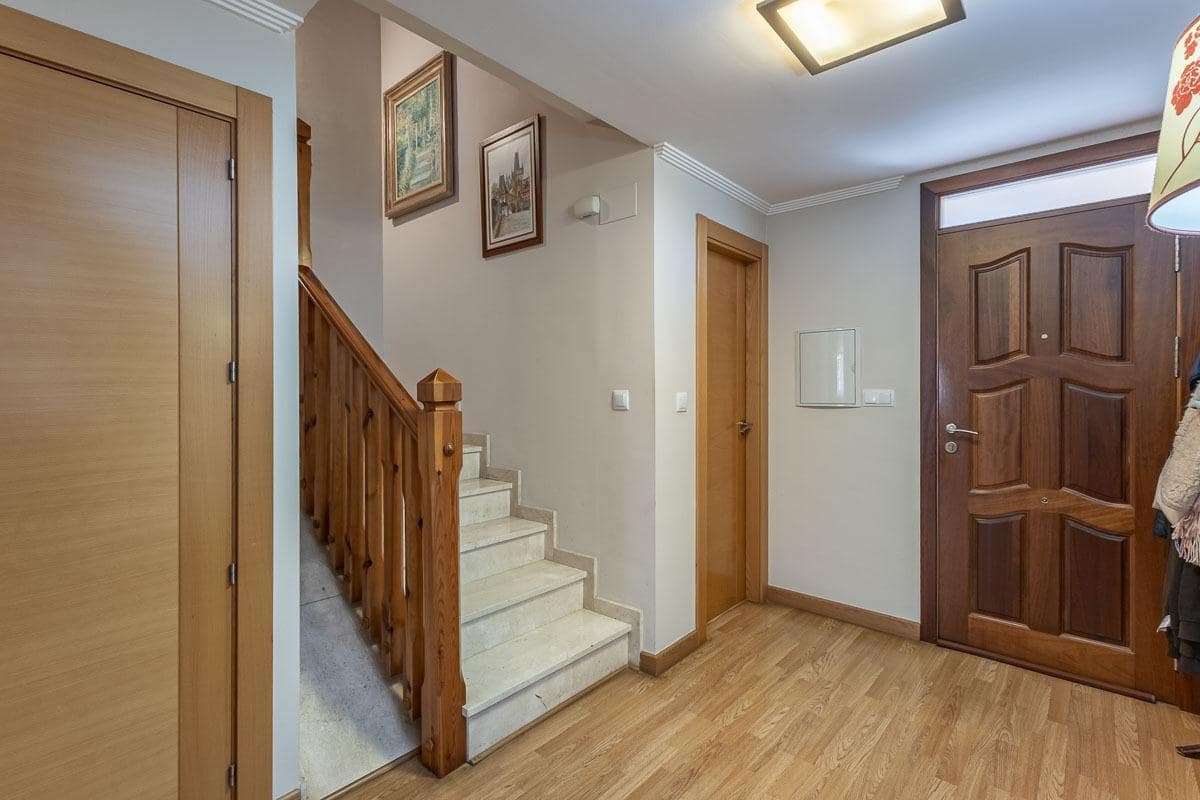 Pareado de 3 habitaciones en Huétor Vega en venta con piscina garaje - 595.000 € (Ref: 9722184)