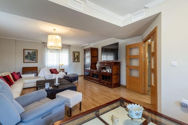 3 slaapkamer Halfvrijstaande villa te koop in Huétor Vega met zwembad garage - € 595.000 (Ref: 9722184)