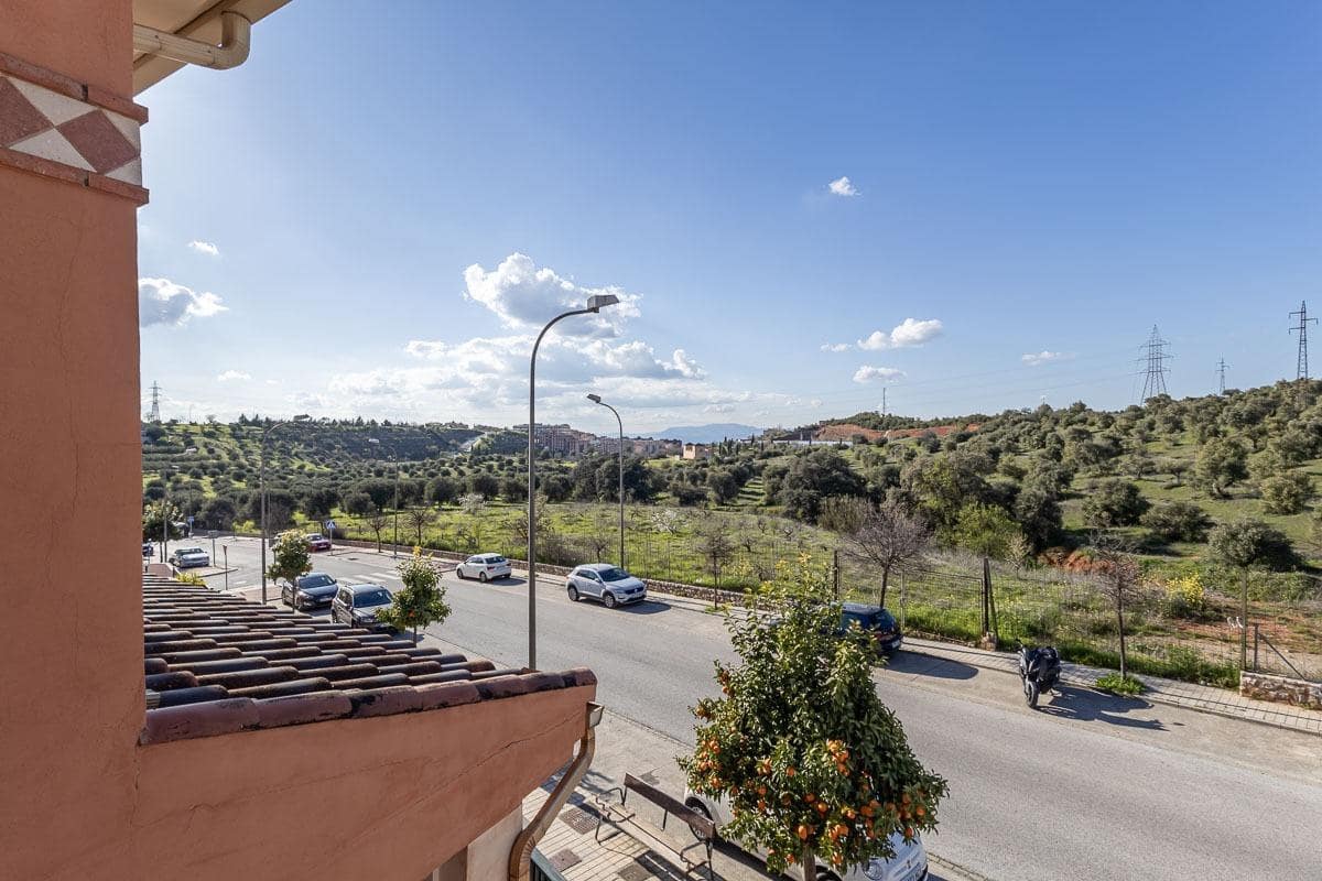 Pareado de 3 habitaciones en Huétor Vega en venta con piscina garaje - 595.000 € (Ref: 9722184)