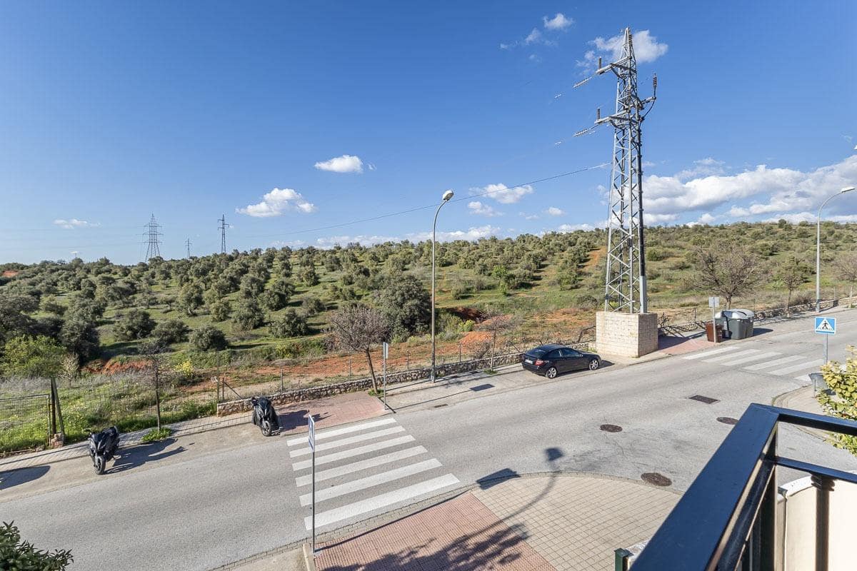 Pareado de 3 habitaciones en Huétor Vega en venta con piscina garaje - 595.000 € (Ref: 9722184)