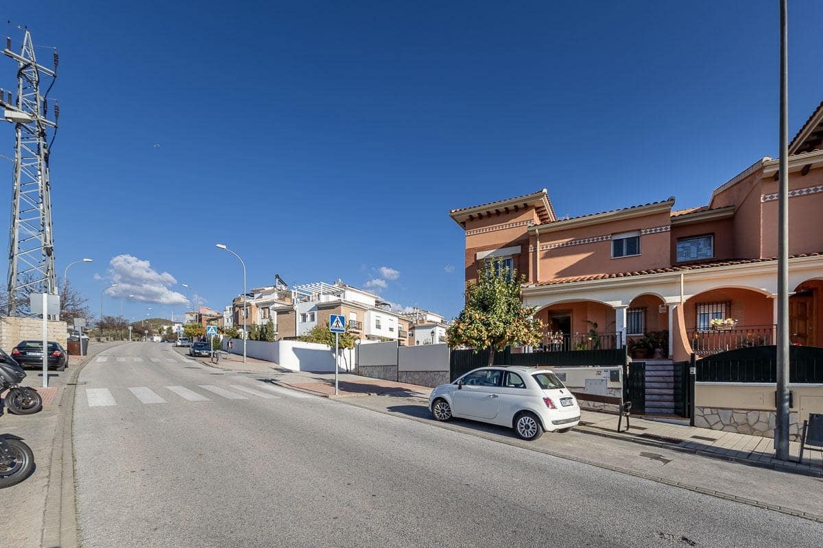 Pareado de 3 habitaciones en Huétor Vega en venta con piscina garaje - 595.000 € (Ref: 9722184)