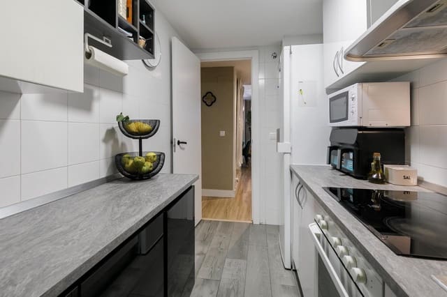 Piso de 3 habitaciones en Granada ciudad en venta con garaje - 250.000 € (Ref: 9726864)