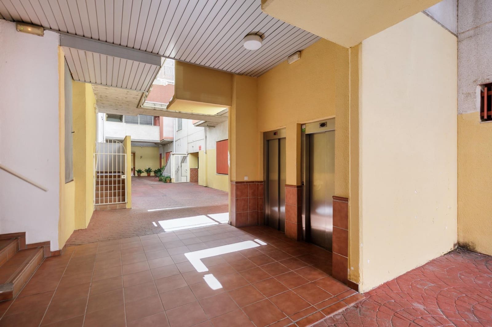 Piso de 3 habitaciones en Granada ciudad en venta con garaje - 250.000 € (Ref: 9726864)