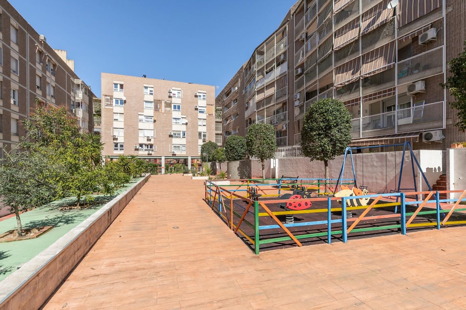 Piso de 3 habitaciones en Granada ciudad en venta con garaje - 250.000 € (Ref: 9726864)