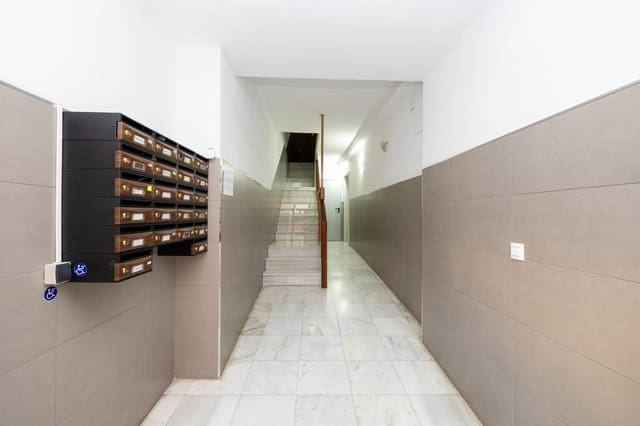 Piso de 3 habitaciones en Granada ciudad en venta - 220.000 € (Ref: 9726865)