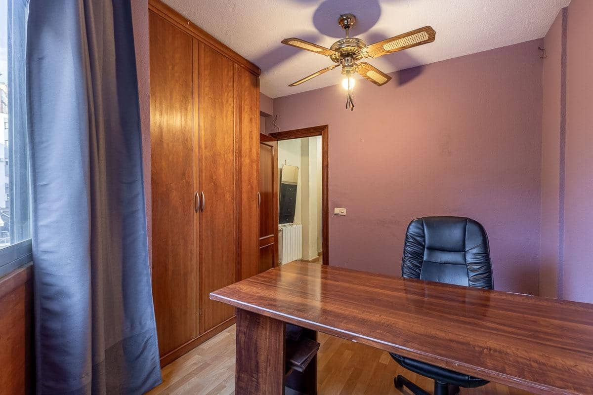 4 bedroom Flat for sale in Granada city - € 258,000 (Ref: 9732452)