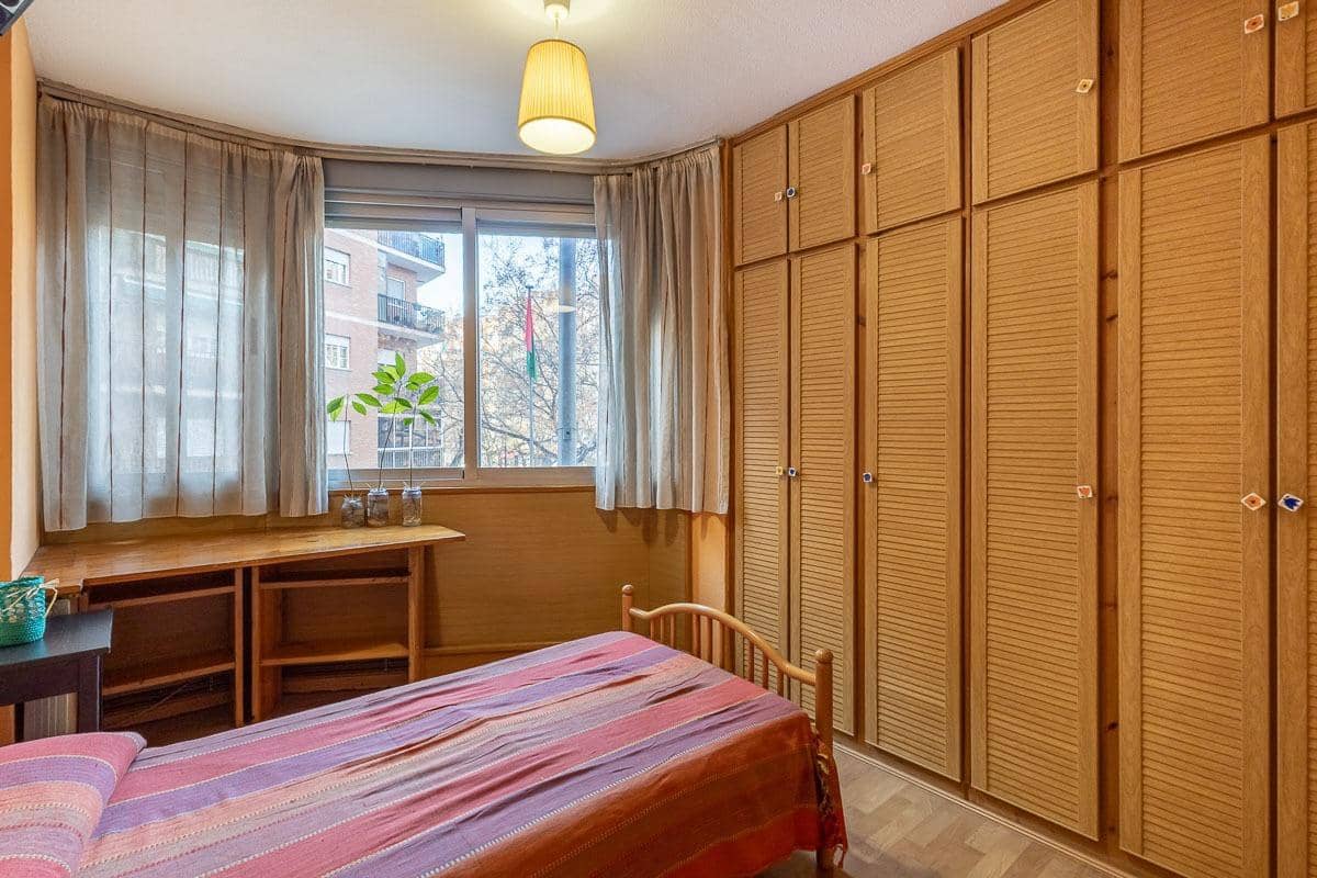 4 bedroom Flat for sale in Granada city - € 258,000 (Ref: 9732452)