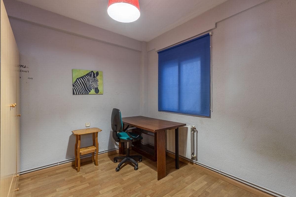 4 bedroom Flat for sale in Granada city - € 258,000 (Ref: 9732452)