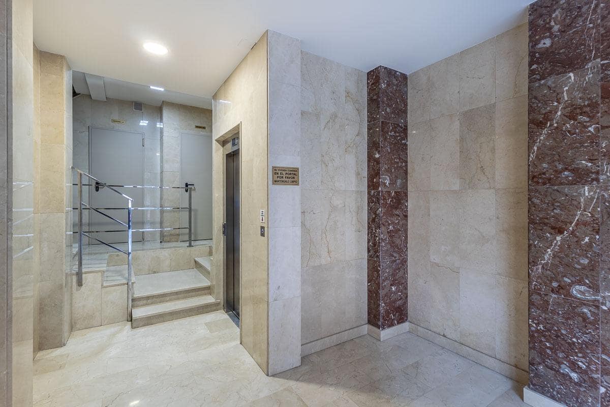 4 bedroom Flat for sale in Granada city - € 258,000 (Ref: 9732452)